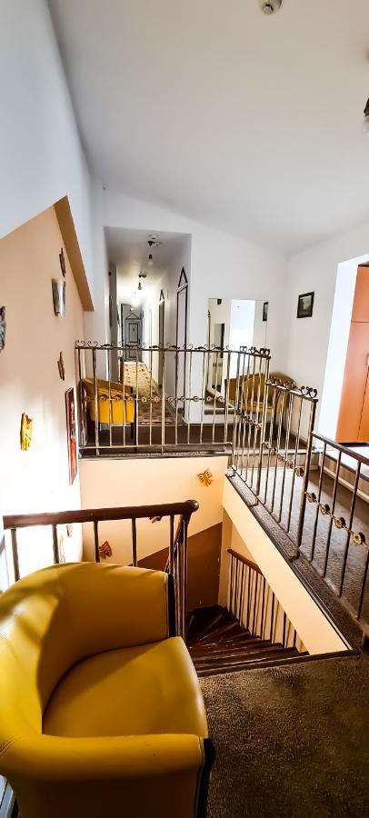 5 Stars High Hostel Bukarest Exterior foto