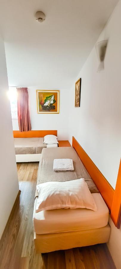 5 Stars High Hostel Bukarest Exterior foto