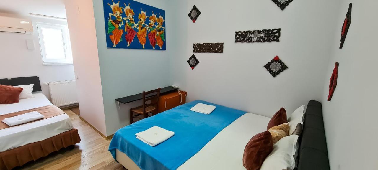 5 Stars High Hostel Bukarest Exterior foto