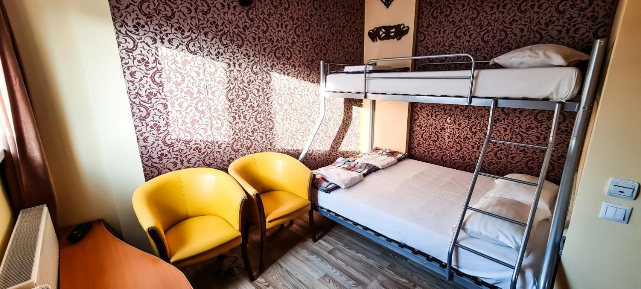 5 Stars High Hostel Bukarest Exterior foto