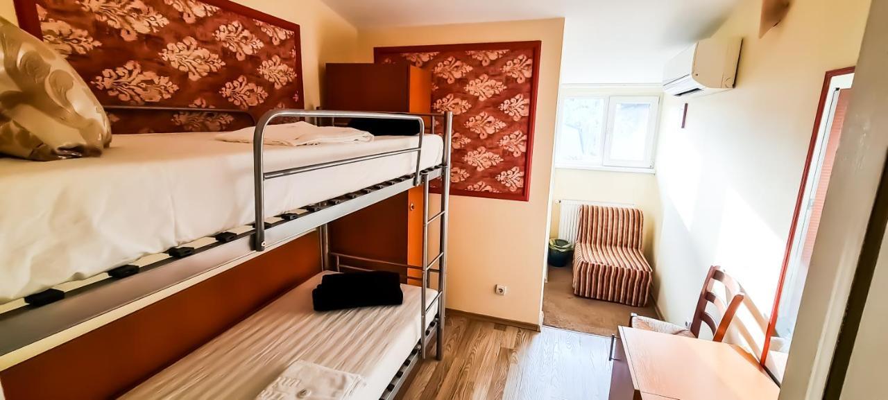 5 Stars High Hostel Bukarest Exterior foto